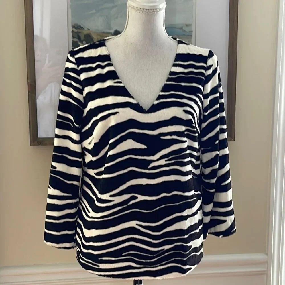 Fabulous Trina Turk V-Neck Pullover